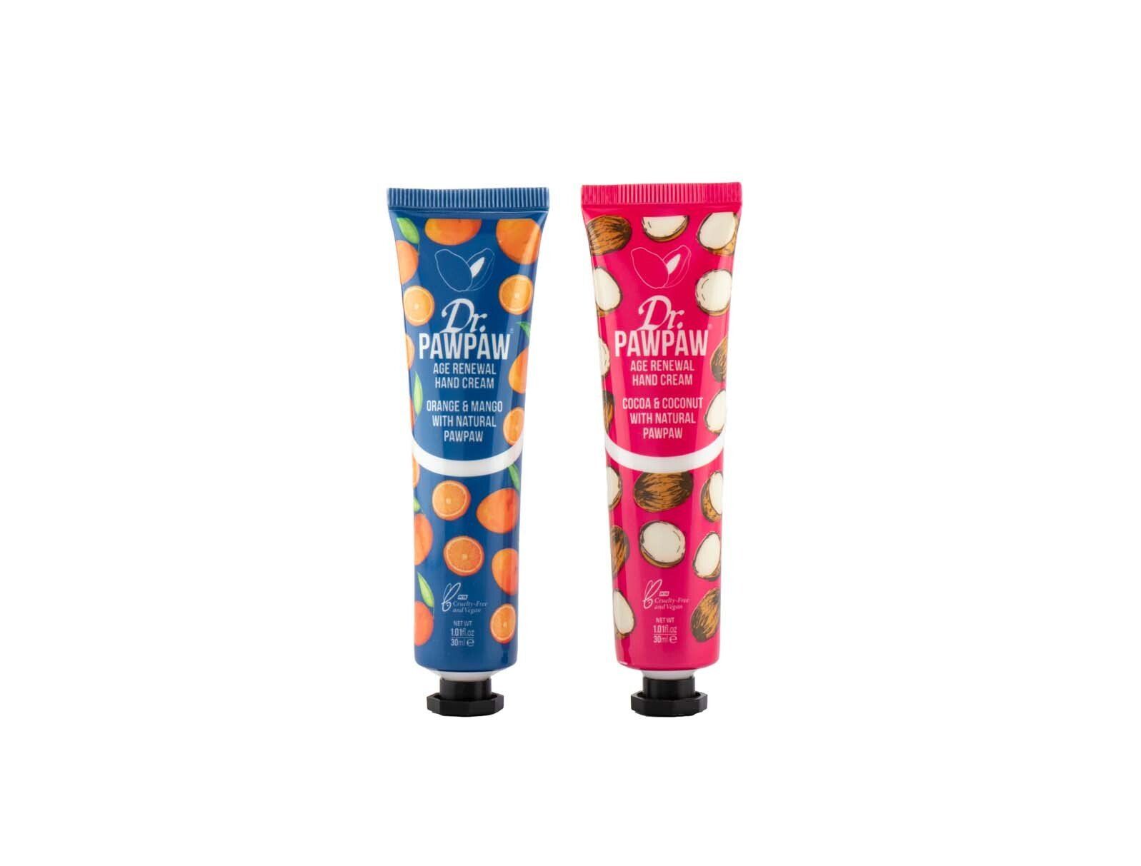 Twee tubes handcrème zitten naast elkaar op een witte achtergrond.