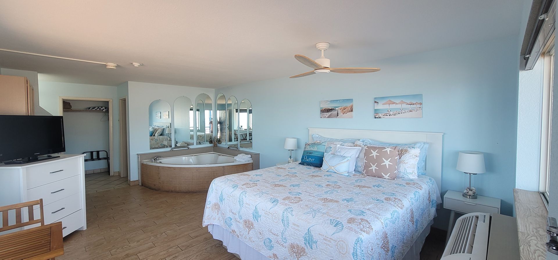 Accommodations at Beachfront Motel & Resort, Port Clinton, Ohio