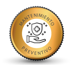 Una insignia de oro con una mano sosteniendo un escudo con una cruz sobre él.
