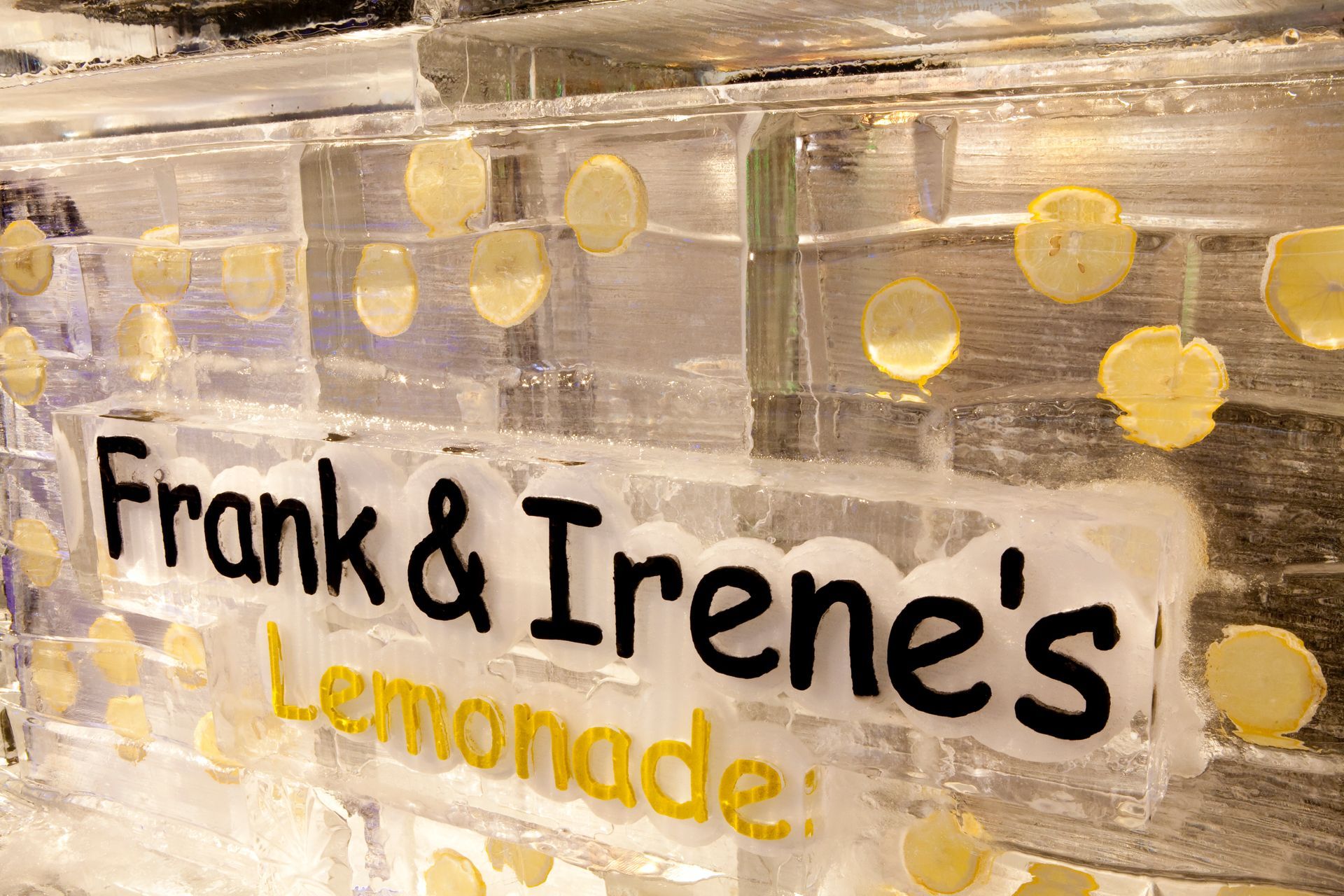 A sign that says frank & irene 's lemonade on it