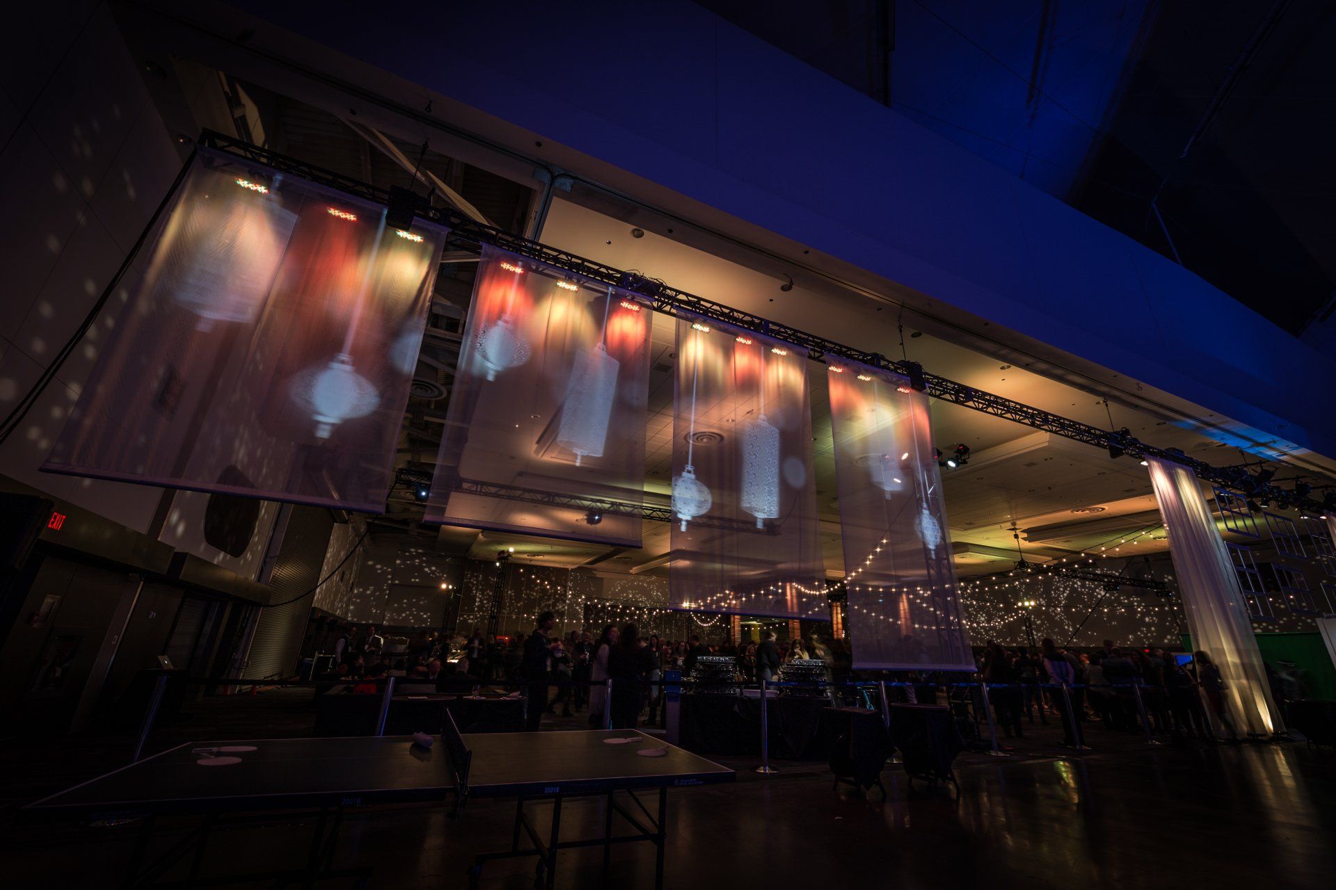 A large room with a lot of lights hanging from the ceiling.