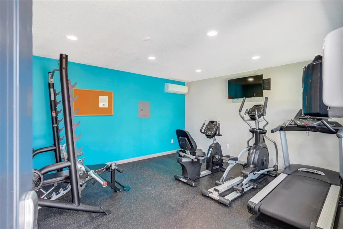 Avignon community treadmill and bike stations