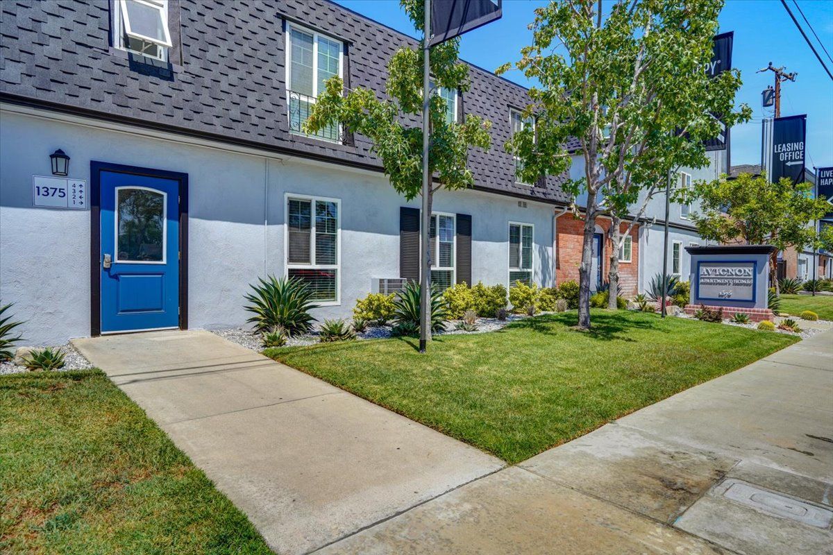 Avignon building exterior entrance