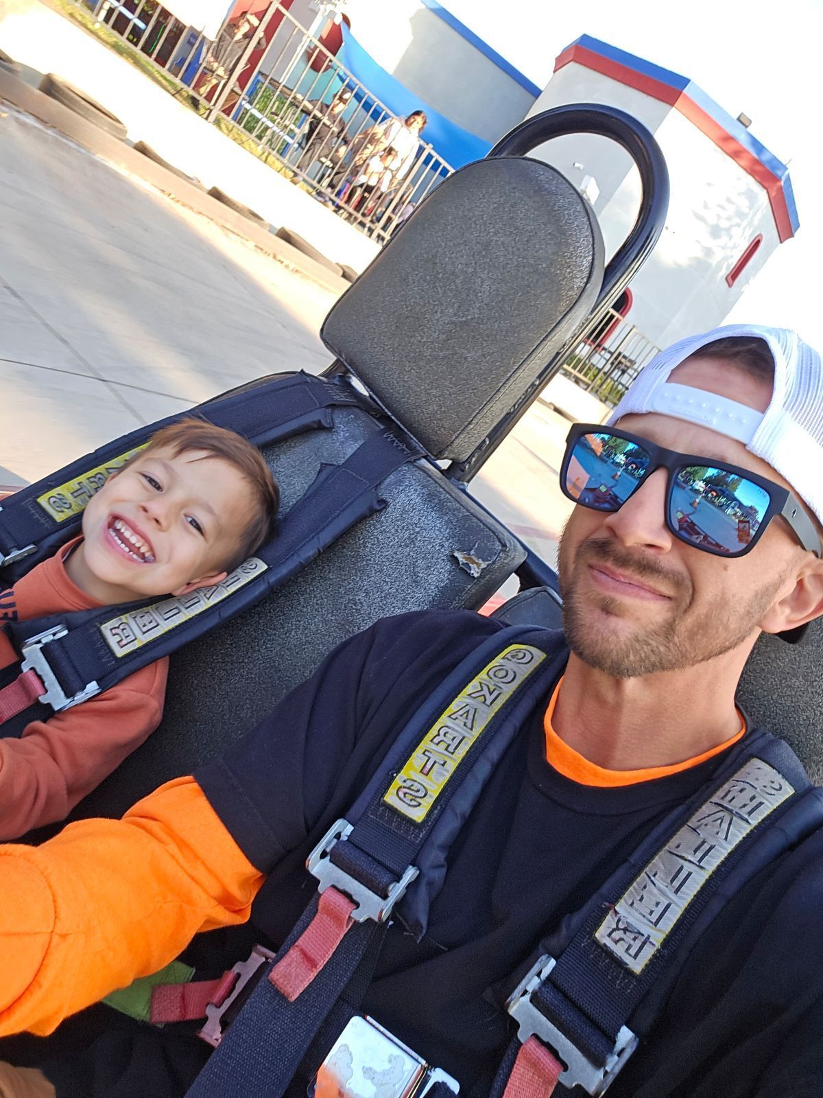 A man is cleaning the windows of a house with a high pressure washer.
