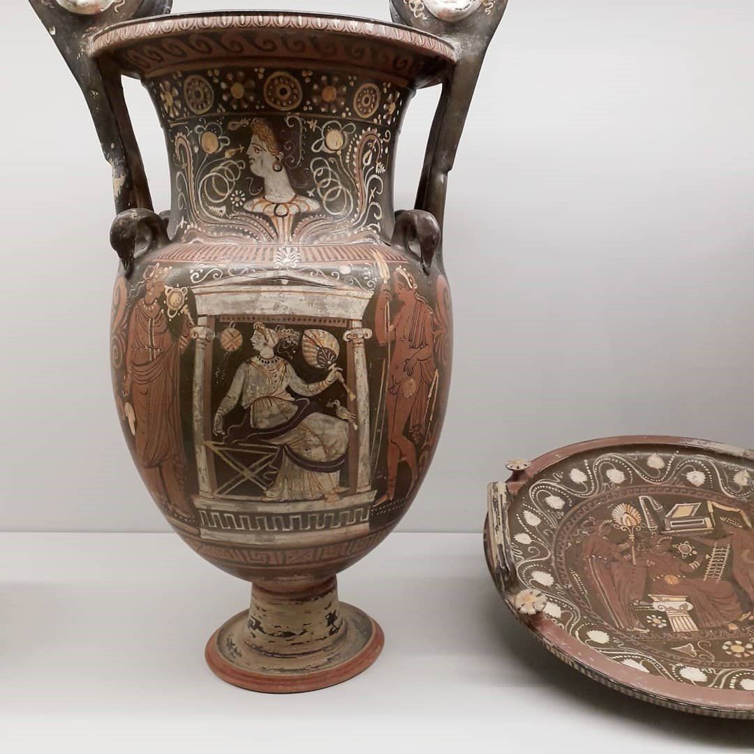 Vasi ritrovati negli ipogei di Canosa