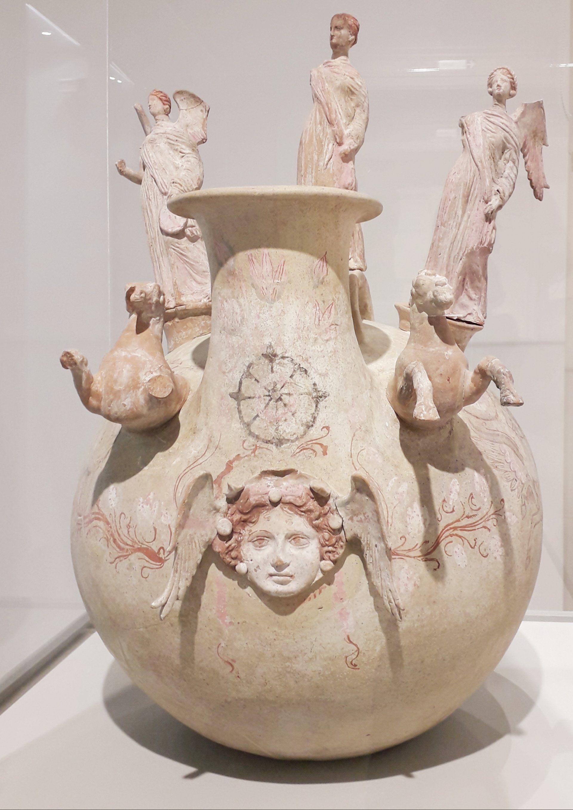 La ceramica rosa del Museo Archeologico di Canosa di Puglia
