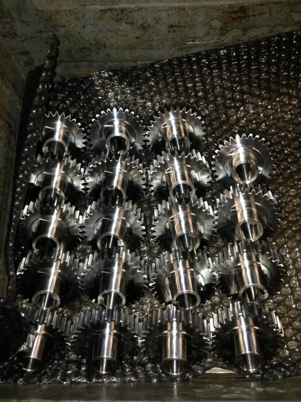 Supplying metal components