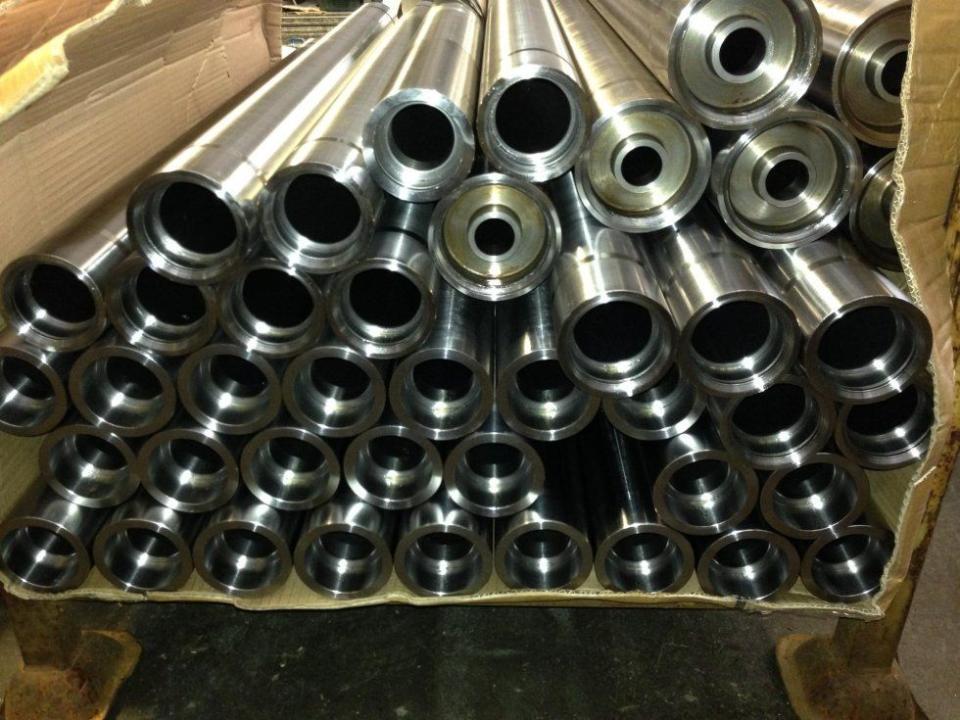Supplying metal components
