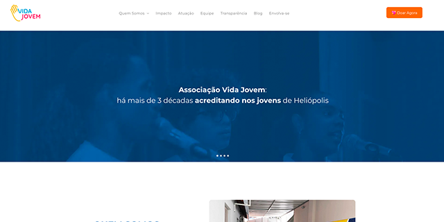 Website da Associação Vida Jovem, com banner azul