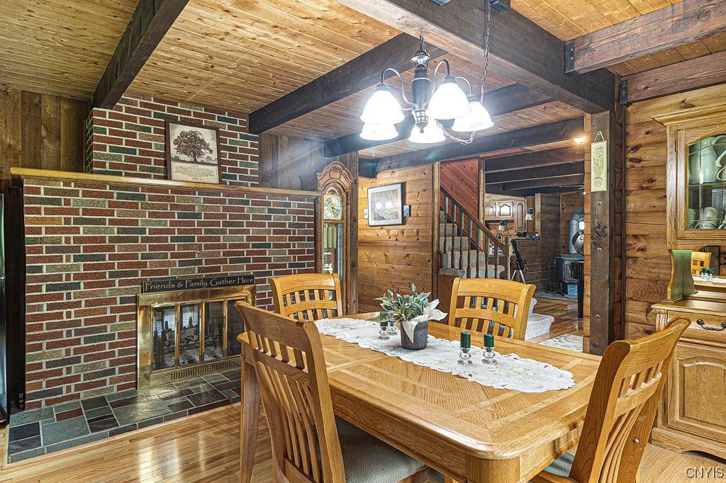  2325 Albany Road - home 18