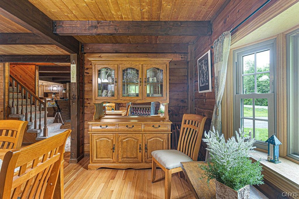  2325 Albany Road - home 19