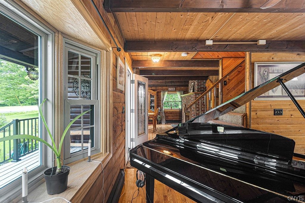  2325 Albany Road - home 24