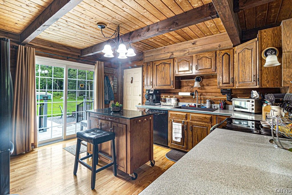  2325 Albany Road - home 25