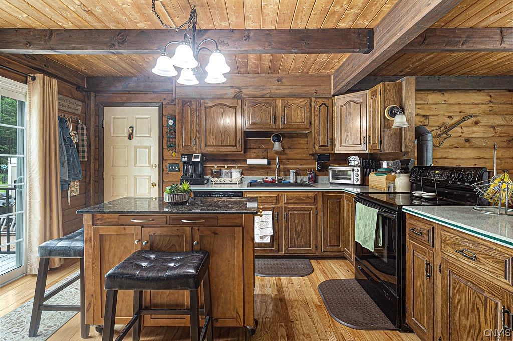  2325 Albany Road - home 26