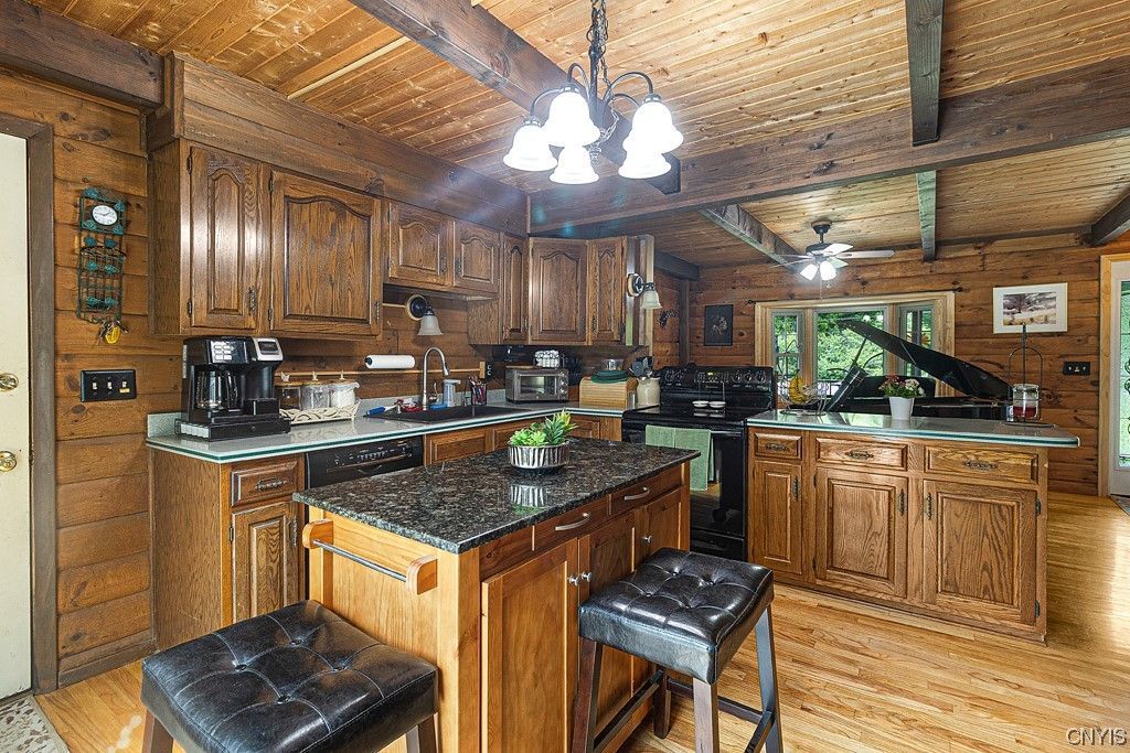  2325 Albany Road - home 27