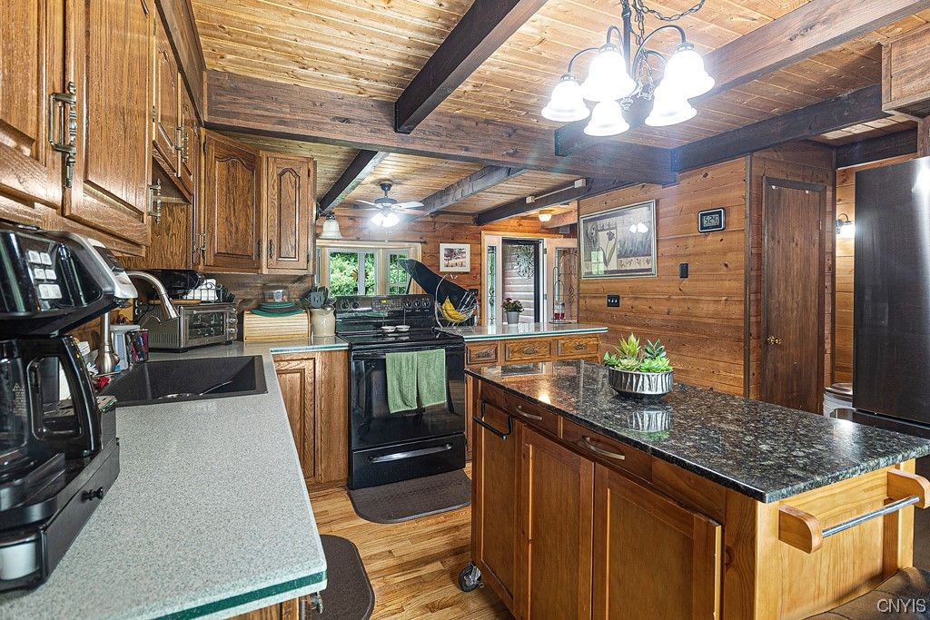  2325 Albany Road - home 28