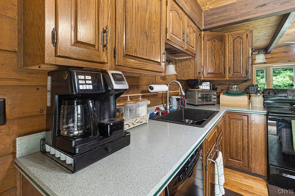  2325 Albany Road - home 29