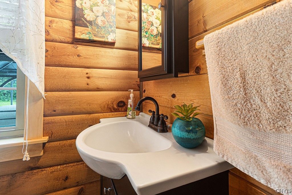  2325 Albany Road - home 32