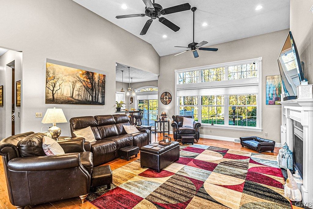  203 Daniel Court - home 15