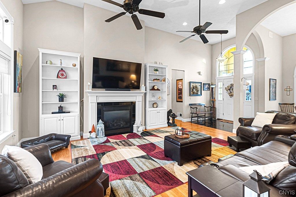  203 Daniel Court - home 18