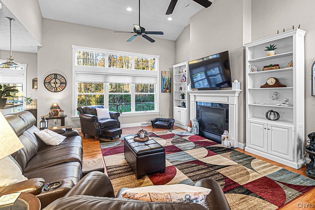  203 Daniel Court - home 21