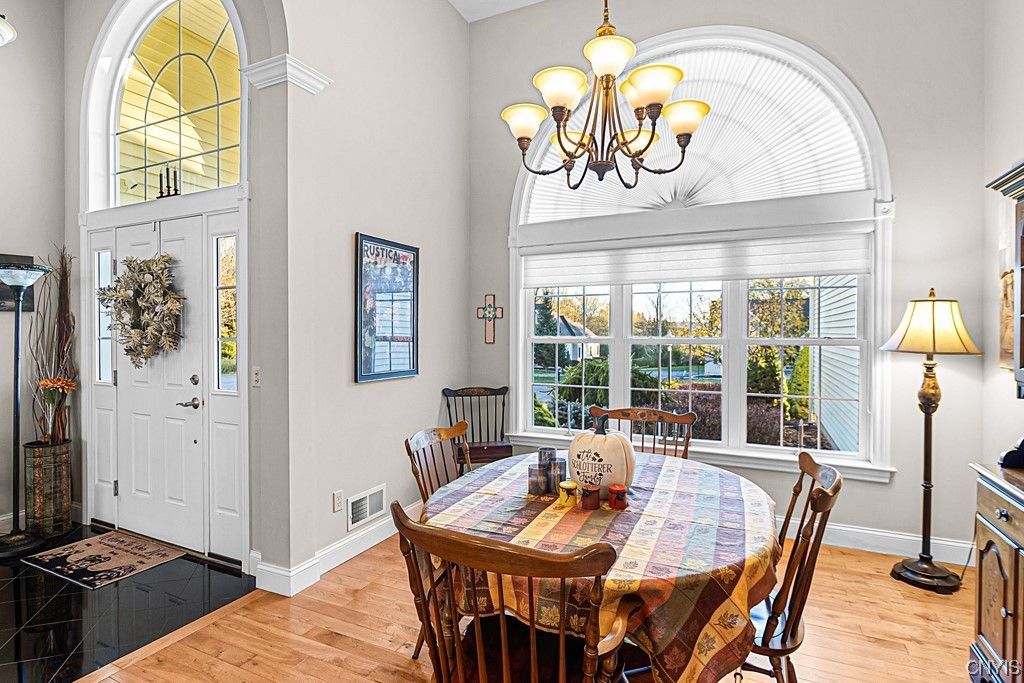  203 Daniel Court - home 23