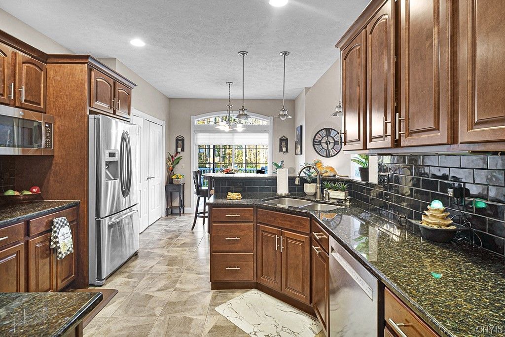  203 Daniel Court - home 25