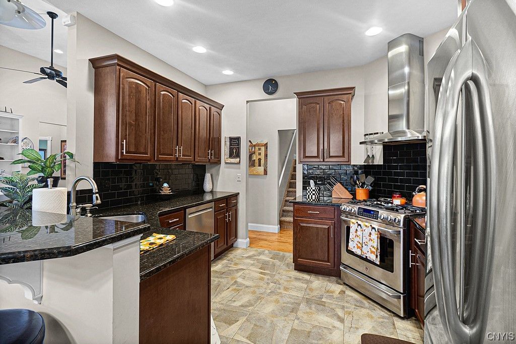  203 Daniel Court - home 30