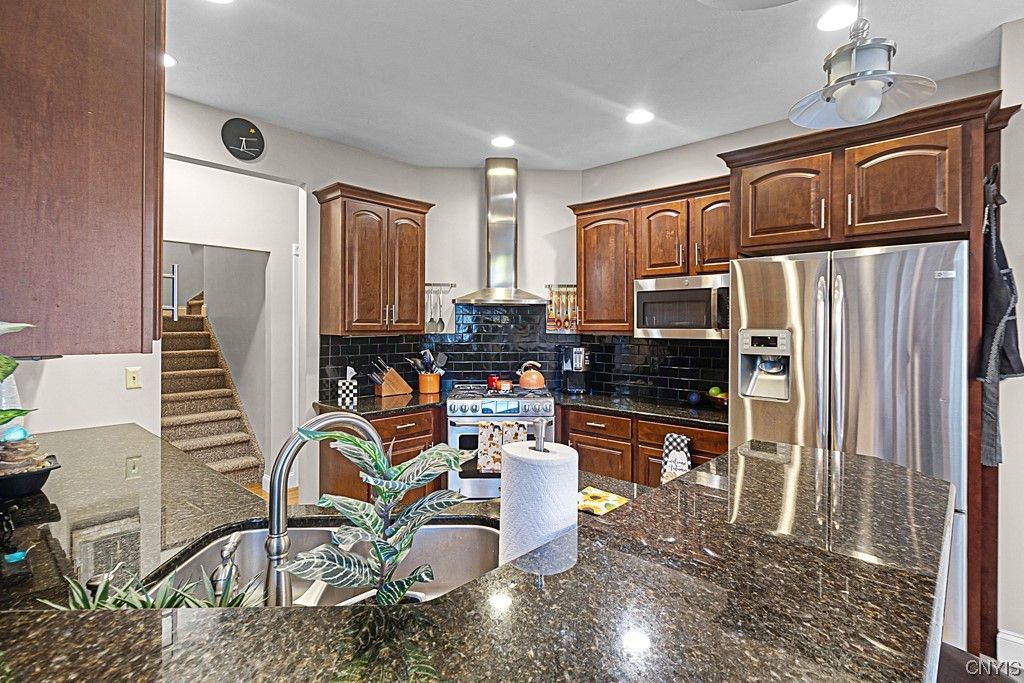  203 Daniel Court - home 32