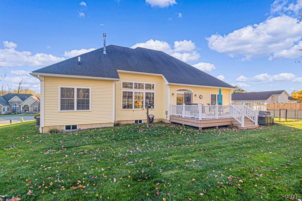  203 Daniel Court - home 7