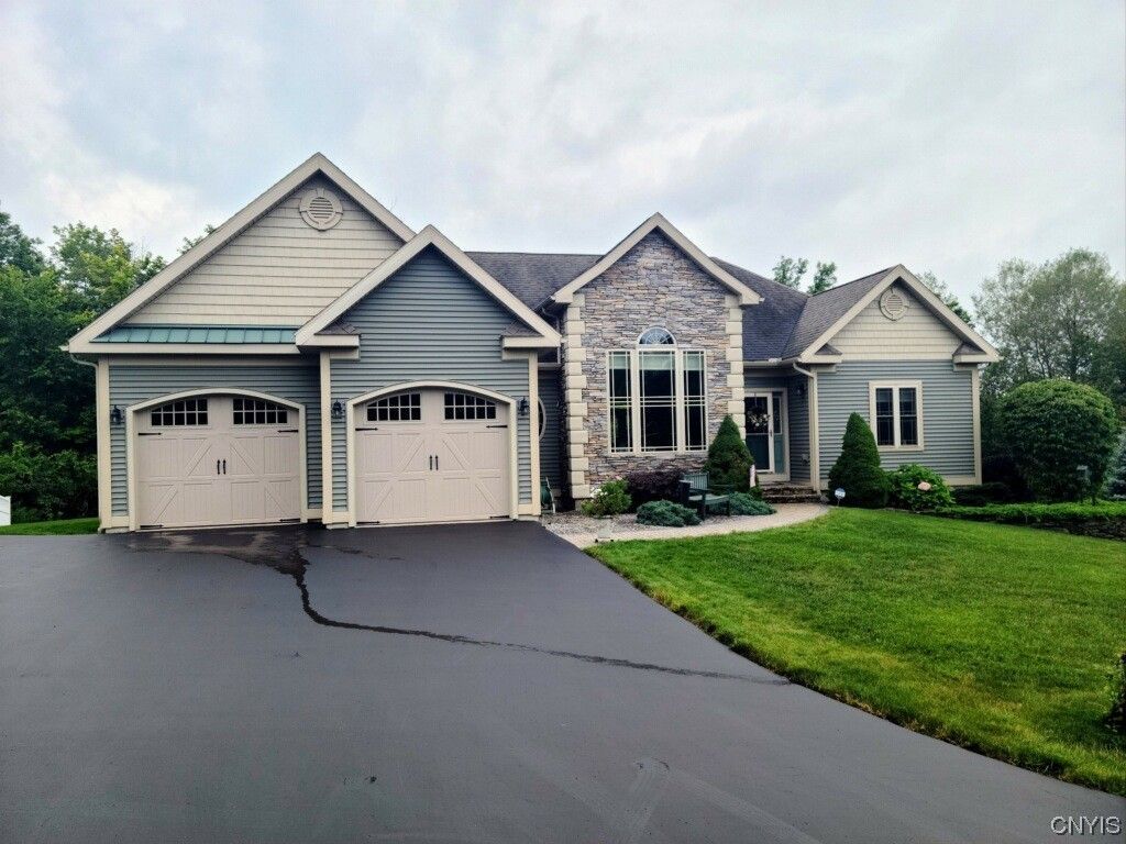  24 Danberry Road
New Hartford, NY 13413 