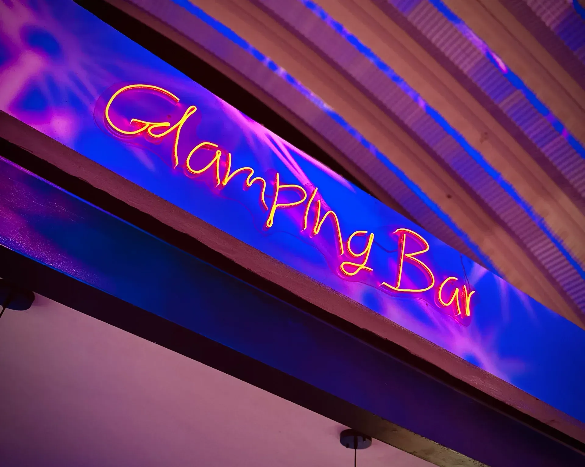 Letrero de neón que dice 