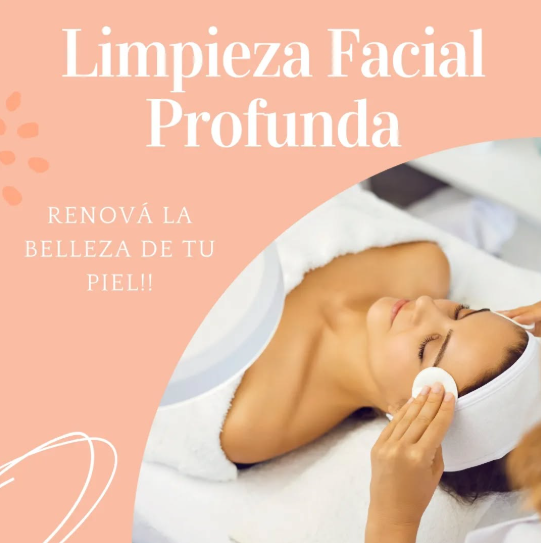 Una mujer está recibiendo un tratamiento facial en español.