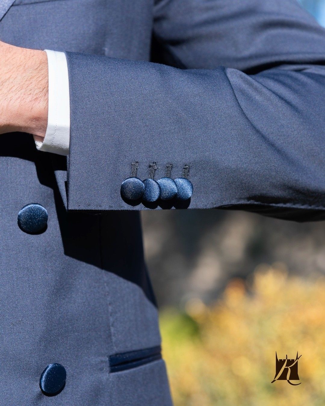 dettaglio giacca elegante blu