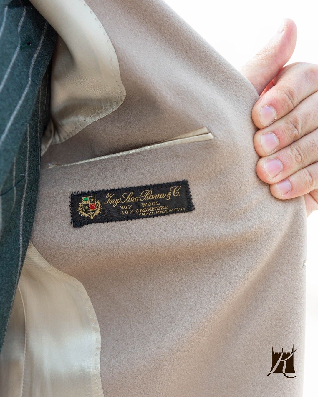 interno giacca beige