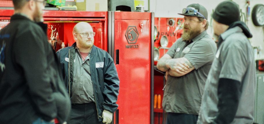 Group photo of mechanics | Buck & Doe Auto