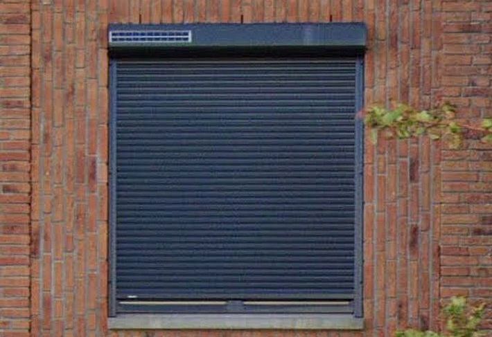 Solar rolluiken van Smallworx, standaard met afstandsbediening. Vraag ons naar de prijzen.