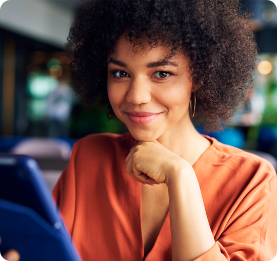 Tabela com barras de progresso mostrando o progresso da meta com diferentes cores, porcentagens e etapas.