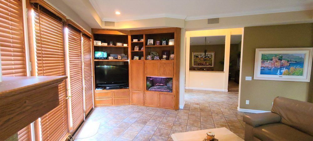 60 Gallon Freshwater Entertainment Center Built-In — Carlsbad, CA — Aquaman Aquarium Services