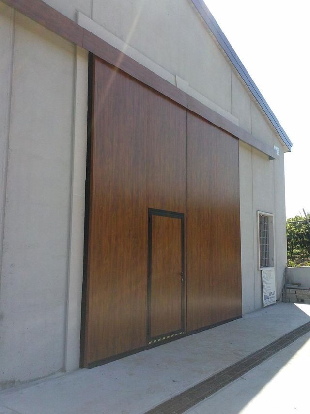 Portoni scorrevoli 6