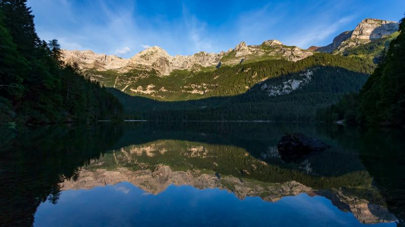 lakes and mountains