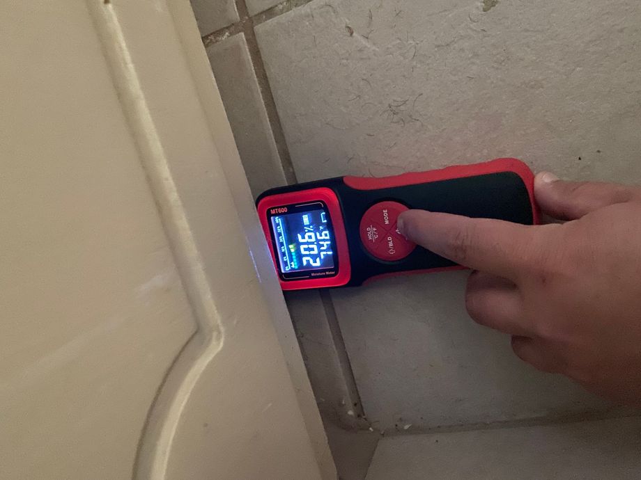 A person is measuring a door with a measuring device.