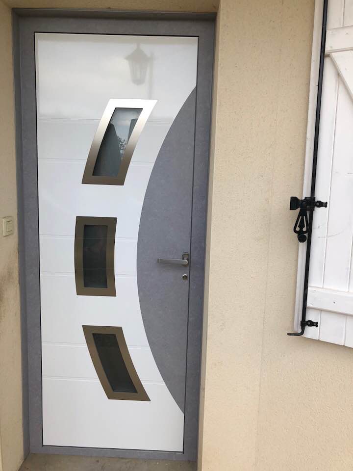 Porte d'entrée réalisation Trihome