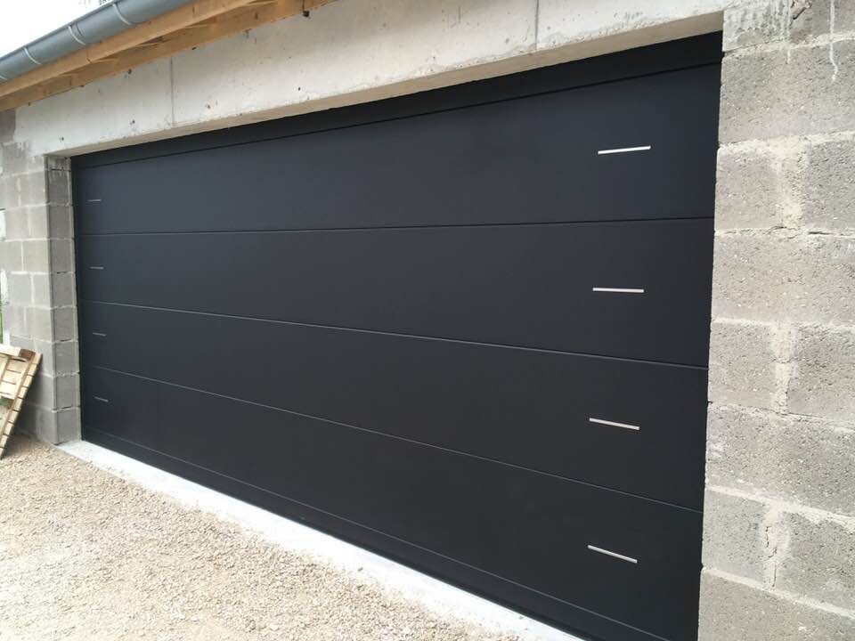 Porte de garage réalisation Trihome