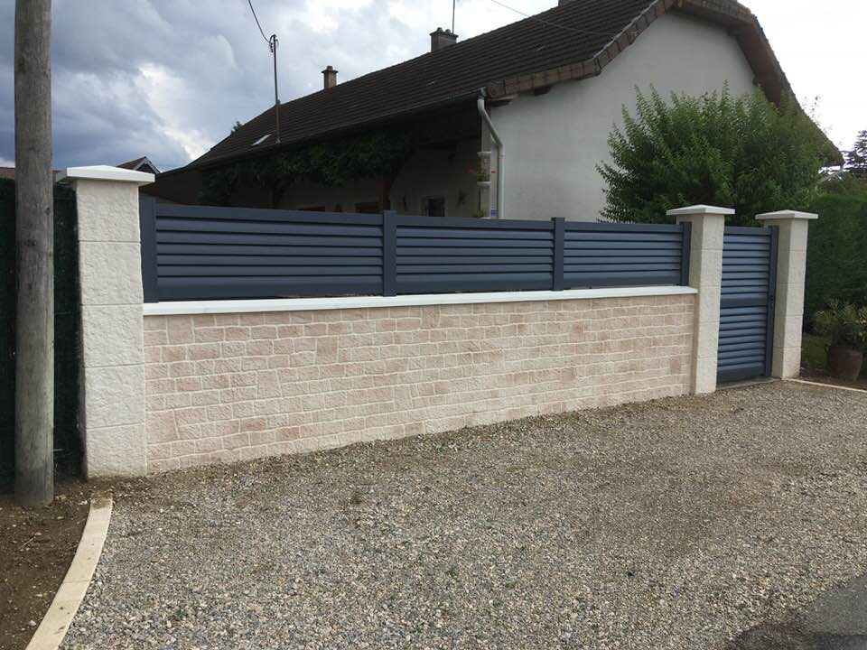 Porte de garage réalisation Trihome