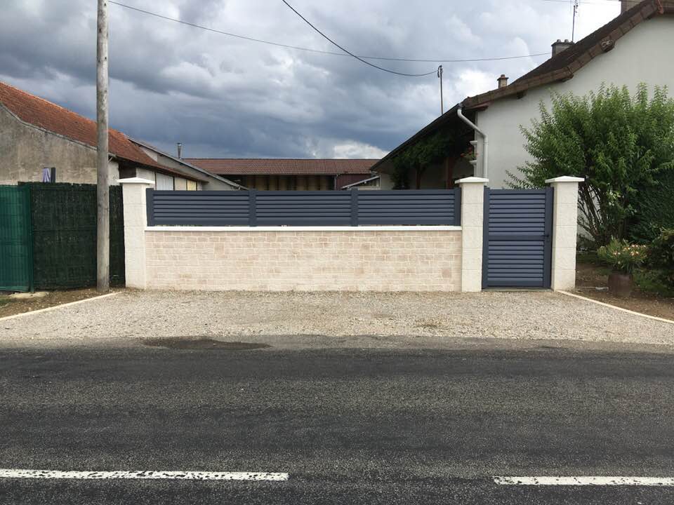 Porte de garage réalisation Trihome