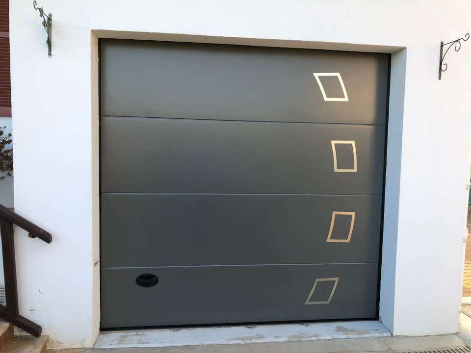 Porte de garage réalisation Trihome