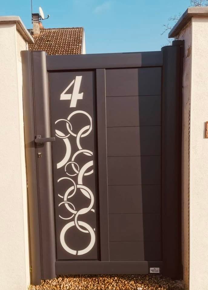 Portillon  en aluminium  de Trihome Menuiseries.