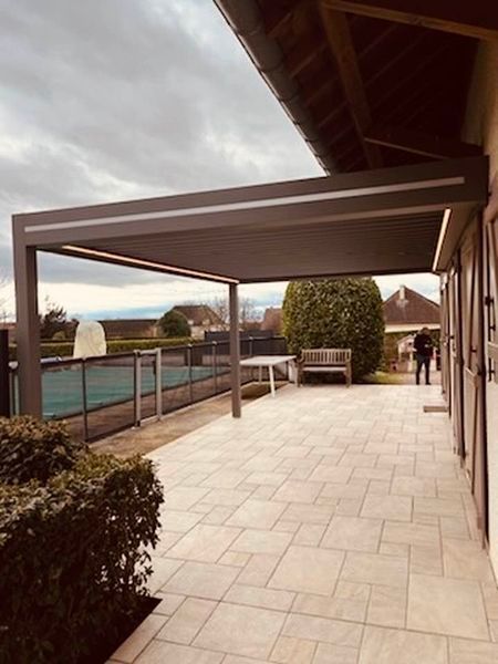 Pergola bioclimatique Trihome Menuiseries
