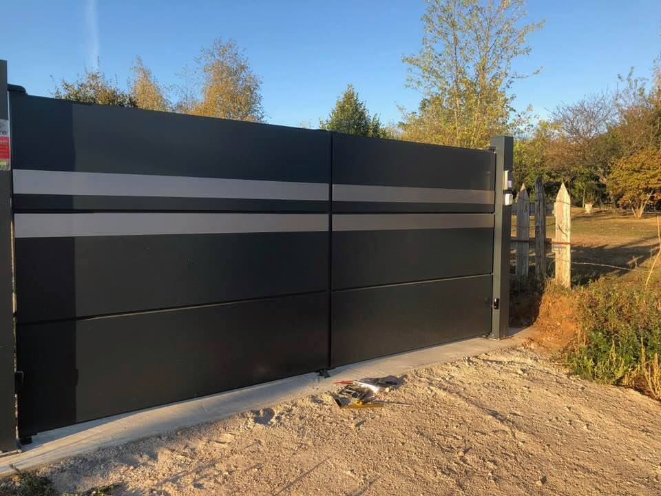 Porte de garage réalisation Trihome